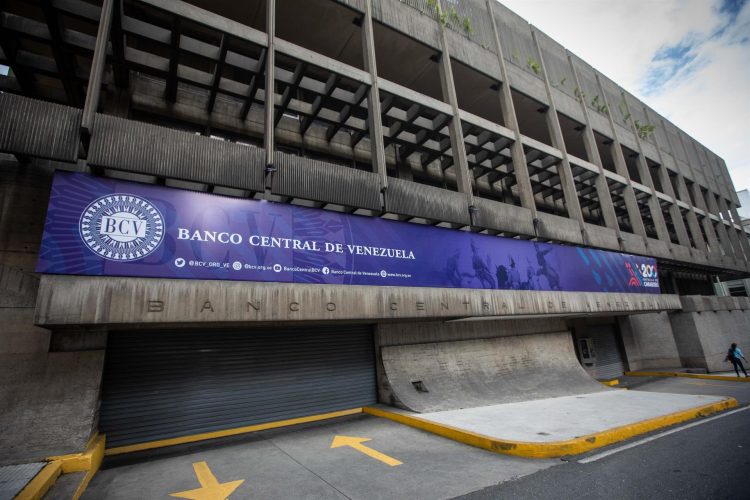 Fotografía de archivo que muestra la sede del Banco Central de Venezuela (BCV) en Caracas. EFE/ Rayner Peña R