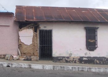 Vecinos se pronuncian por implementar proyecto de remodelación de viviendas