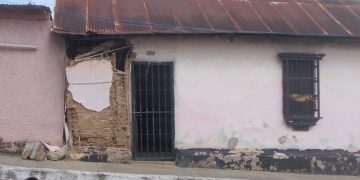Vecinos se pronuncian por implementar proyecto de remodelación de viviendas