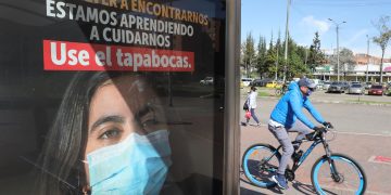 Colombia recomienda volver al tapabocas en interiores por repunte de covid