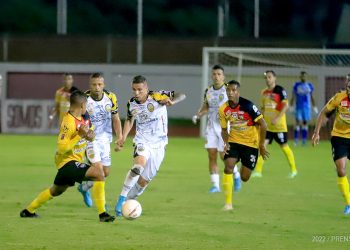 El Aurinegro y la Guaira empataron sin goles   