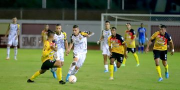 El Aurinegro y la Guaira empataron sin goles   