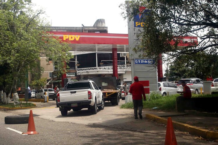 Estaciones de servicio deben garantizar pago en moneda de preferencia del usuario, según comunicado de la Mesa de Combustible del Táchira. Foto: Carlos Eduardo Ramírez