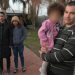 Pedían cola para irse a Venezuela: Familia venezolana fue rescatada por un policía en medio del frío en Argentina