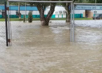 Desborde del río Uairén afectó a 80% de la población de Santa Elena
