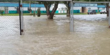 Desborde del río Uairén afectó a 80% de la población de Santa Elena