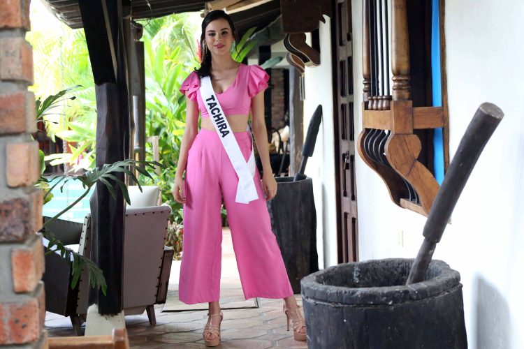 Maryori Raquel Pernía Martínez es Miss Teen Belleza Táchira, tiene 17 años de edad, y en el mes de agosto irá por la corona nacional. Fotos: Carlos Eduardo Ramírez