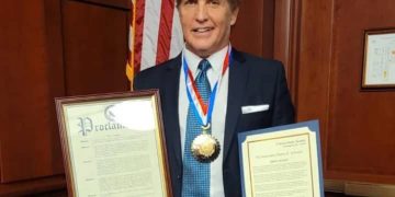 Víctor Cámara recibió importante reconocimiento en los Estados Unidos