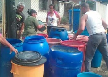 Comunidad de Santa Cruz denuncia que tienen más de 15 días sin servicio de agua potable