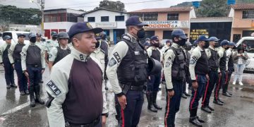 Policía Municipal de Boconó recibe dotación de uniformes y moto