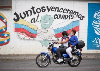 Los casos globales de covid-19 suben por quinta semana consecutiva