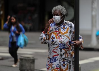 La OMS alerta que solo un 28 % de los ancianos en los países pobres tienen la vacuna anticovid