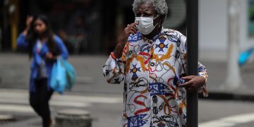 La OMS alerta que solo un 28 % de los ancianos en los países pobres tienen la vacuna anticovid