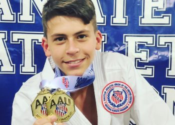 Niño valerano gana medalla de oro en mundial de karate organizado por  World Union  Karate Federacion representando a EE.UU.