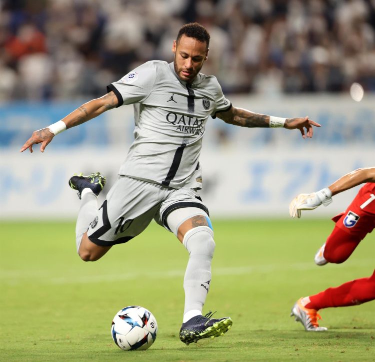 El brasileño Neymar, delantero del PSG, durante el amistoso disputado ante el Gamba Osaka en Suita EFE