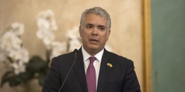 Duque pide señales de confianza tras la subida del dólar a más de 4.500 pesos