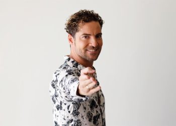 David Bisbal vuelve al «pop-funk latino» y muestra su lado más juvenil