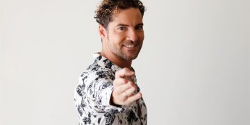 David Bisbal vuelve al «pop-funk latino» y muestra su lado más juvenil