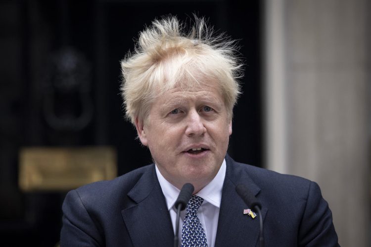 Londres .- El primer ministro británico, Boris Johnson, anuncia su dimisión como líder del Partido Conservador en su oficina de Downing Street. EFE/EPA/TOLGA AKMEN