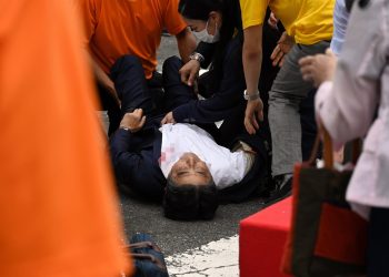 El asesinato del exlíder nipón Abe en un acto electoral conmociona a Japón
