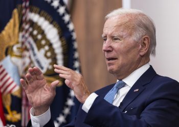 Joe Biden vuelve a dar positivo para covid-19 aunque no tiene nuevos síntomas