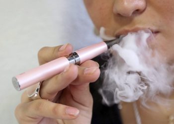 Sociedad Anticancerosa de Venezuela advierte a los jóvenes sobre el uso del cigarrillo electrónico