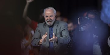 Lula tiene el 51 % del apoyo entre los jóvenes, frente al 20 % de Bolsonaro