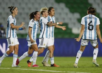 Argentina busca acercarse a semis ante Uruguay, Venezuela mantiene la ilusión