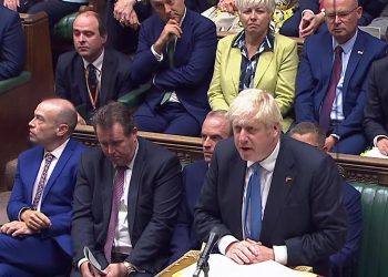 Johnson se despide del Parlamento con un «hasta la vista, baby»