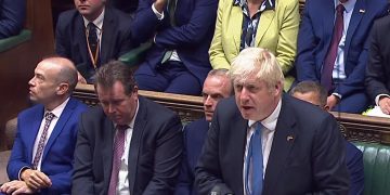 Johnson se despide del Parlamento con un «hasta la vista, baby»