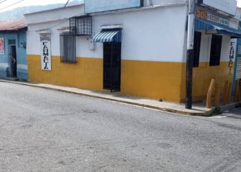 Comerciante de Pampanito solicita apoyo crediticio para recuperar farmacia afectada por accidente vial que involucró a familiar del alcalde