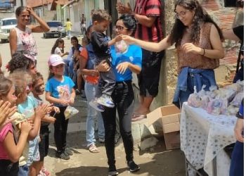 Fuerza Vecinal compartió con niños del sector Los Sin Techos