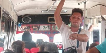 Adolescentes se rebuscan rapeando en transporte público para sobrevivir