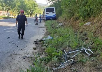 Joven ciclista murió luego de ser arrollado por un autobús en el Eje Vial