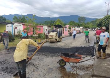 Avanzan trabajos de bacheo en Obispo Ramos de Lora