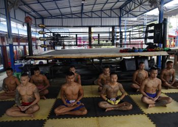 Reclusos de una cárcel de Bangkok encuentran en el muay thai un futuro