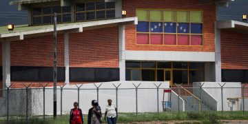 OVP: detienen a un directivo de una cárcel venezolana por «tratos crueles» a las presas