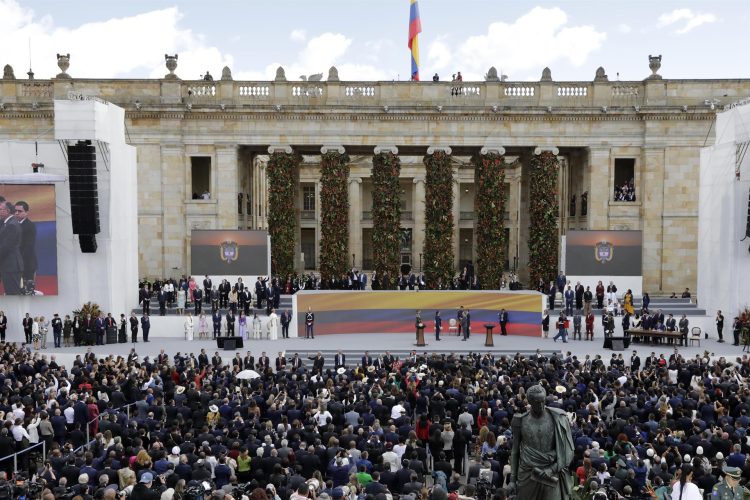 Vista general de la ceremonia de investidura del presidente Gustavo Petro , este 7 de agosto de 2022, en la Plaza Bolívar de Bogotá (Colombia). EFE/ Carlos Ortega
