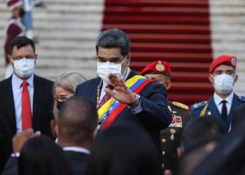 Maduro llama a bajar «al mínimo» la evasión fiscal en Venezuela