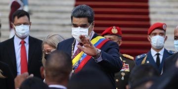 Maduro llama a bajar «al mínimo» la evasión fiscal en Venezuela