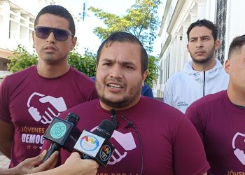 Jóvenes universitarios rechazan que siga la persecución política