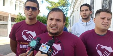 Jóvenes universitarios rechazan que siga la persecución política