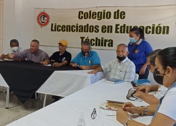Docentes aseguraron que seguirán en las calles ante deudas pendientes