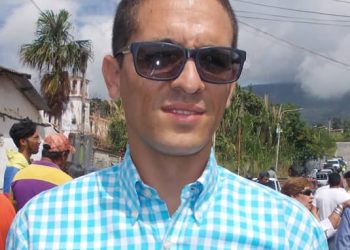 Alcaldía de Sucre contribuyó con la colocación de lámparas y luminarias en el sector los Ángeles