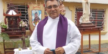 Celebración colectiva de católicos de Rafael Rangel  por las bodas de plata del titular de la parroquia