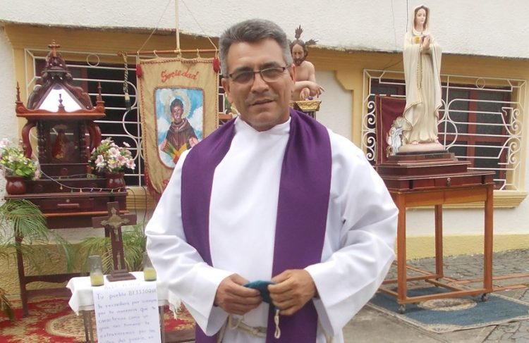 Padre Edgar Rafael Torres, este martes 30  celebra las bodas de plata sacerdotales.