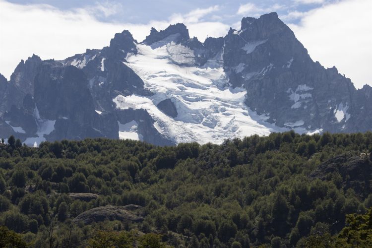 Fotografía de archivo del glaciar Cerro Castillo, situado en el cordón montañoso y parque nacional de mismo nombre, en la región de Aysén (Chile). EFE/