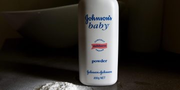 Johnson & Johnson suspende la venta de sus polvos de talco en todo el mundo