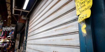 El bolívar se devalúa un 21 % frente al dólar en una semana