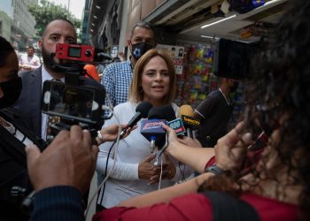 Autoridades migratorias prohíben la salida del país del abogado y activista Alonso Medina Roa